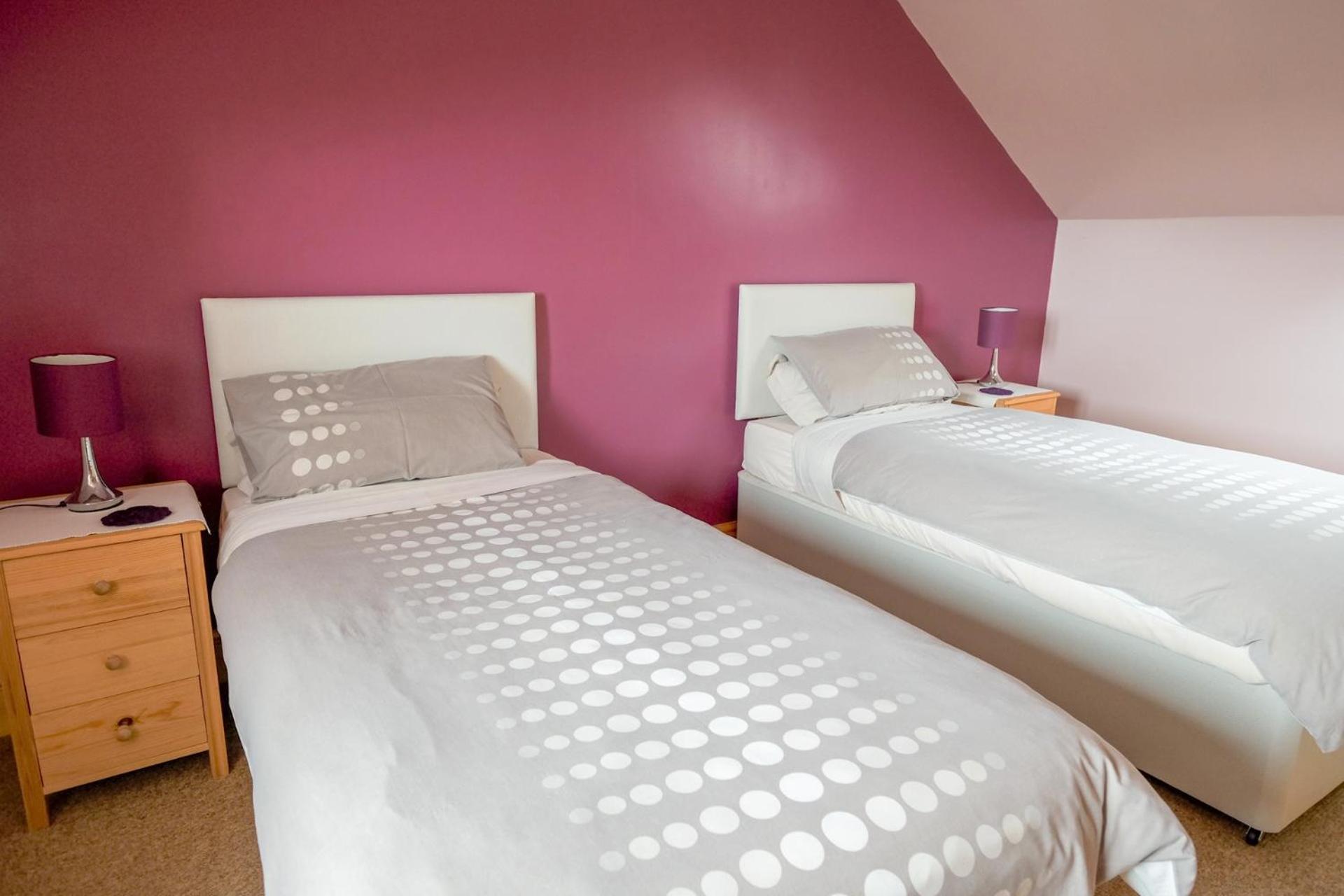Henblas Holiday Cottages Аберґеле Номер фото
